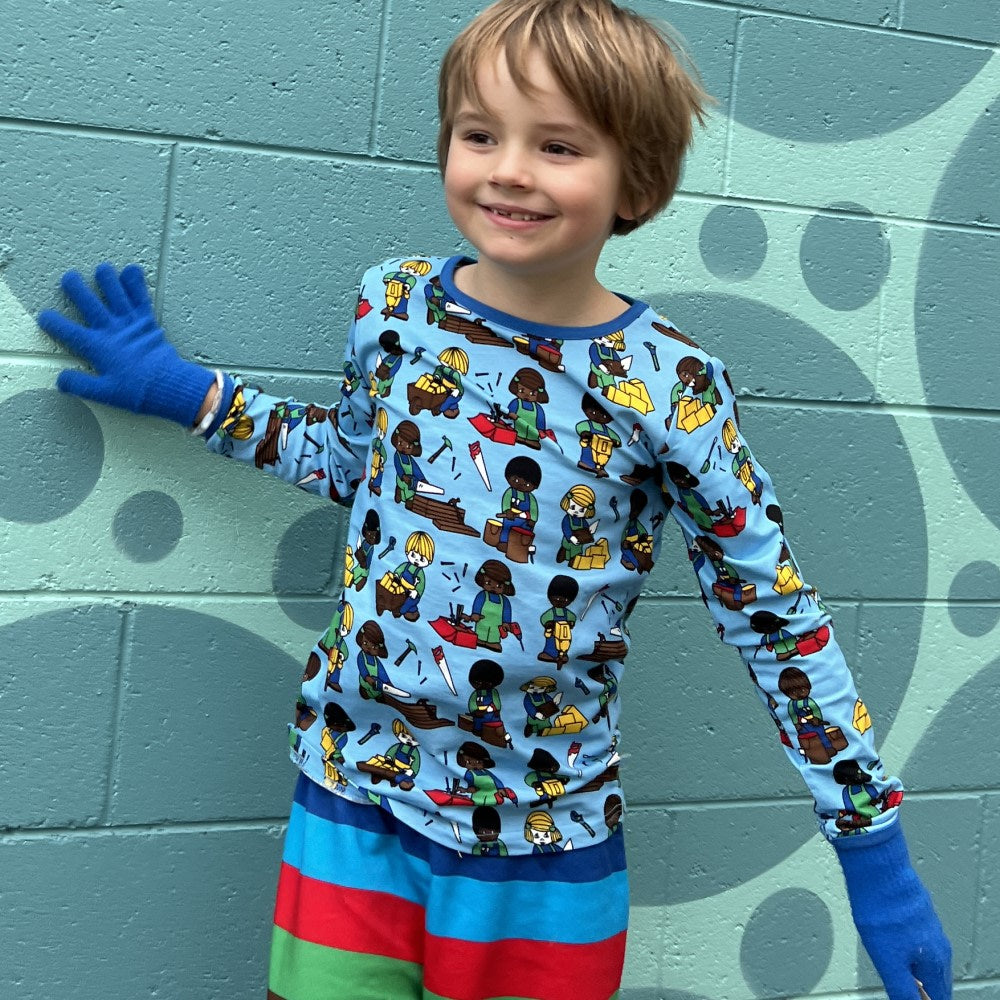 Long-sleeved top with children