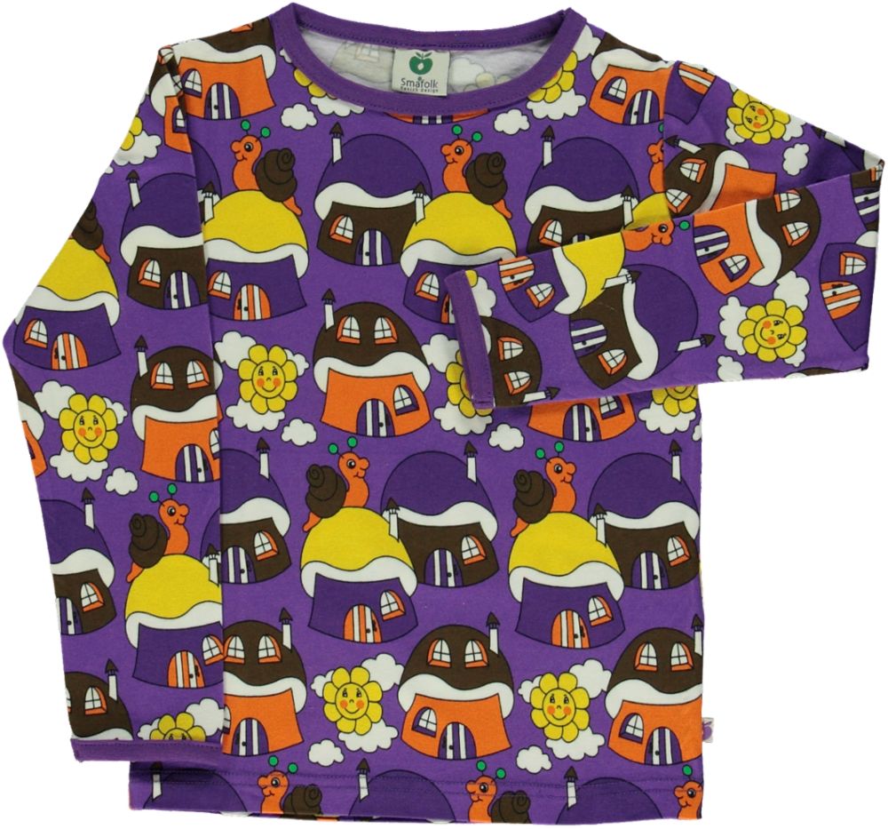 Long-sleeved top with mushroom houses