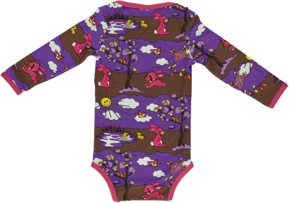 Long-sleeved baby body with fall landscape