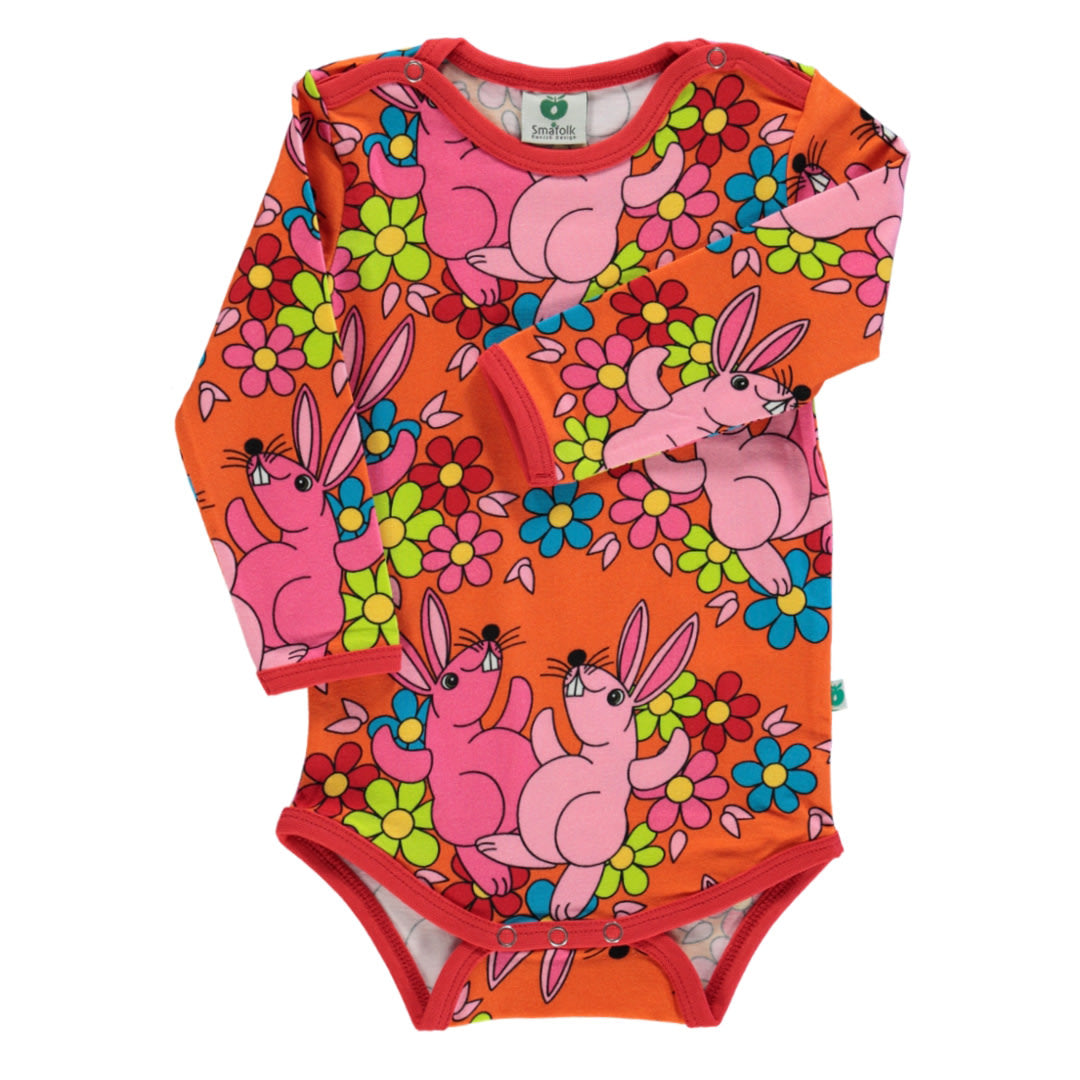 Long-sleeved baby body with rabbits and flowers